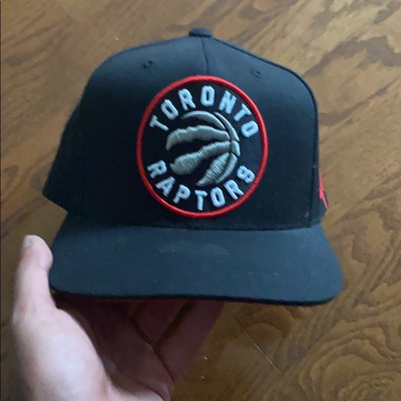 Toronto Raptors hats - Picture 2 of 8